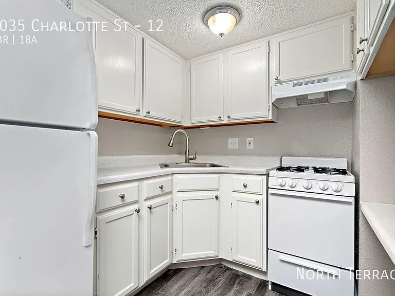 4035-4039 Charlotte — Photo 7
