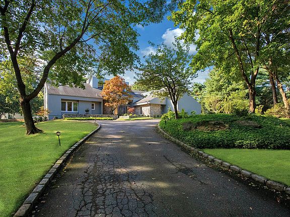 2nd image of 5 Winding Ln