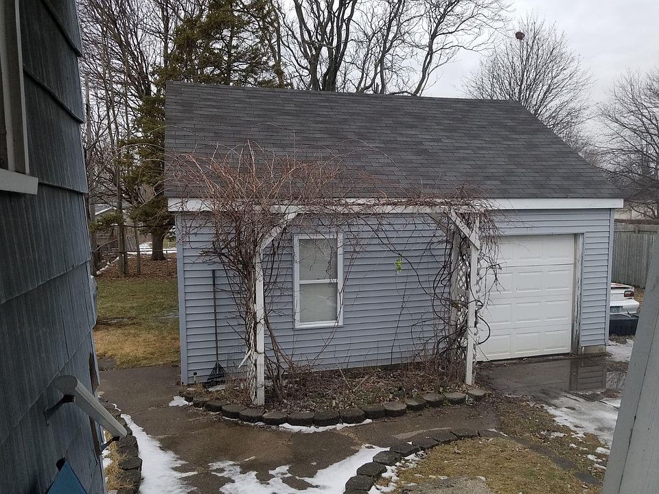 2nd image of 2275 Lakeview Ave