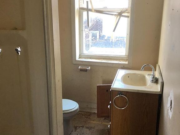 3rd image of 3341 Hartville St