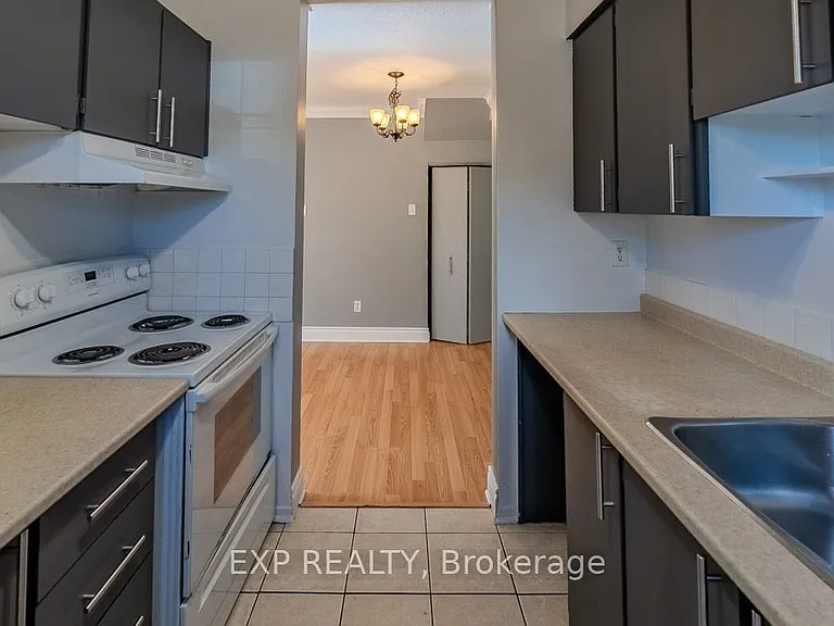 37 Forester Cres — Photo 10