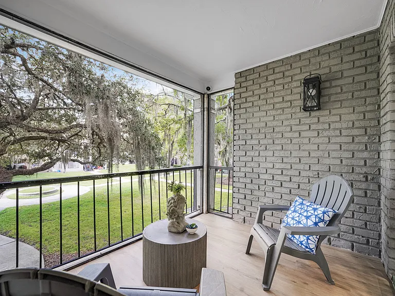 Plaza Gate Ln S — Photo 18
