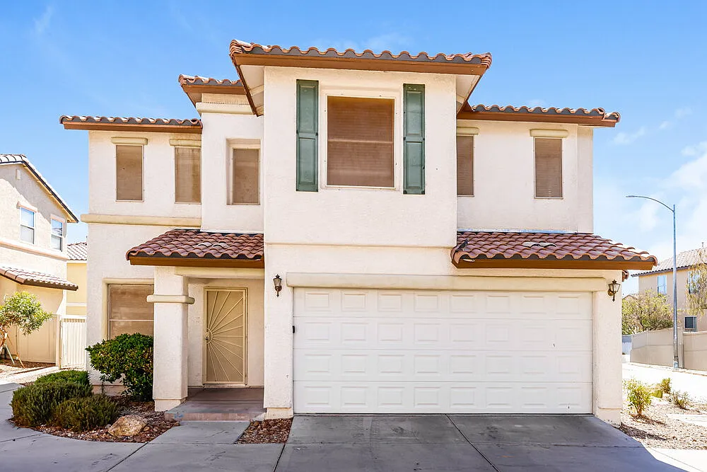 4 bed, 2.5 bath, 1930 sqft, $2,350 — Photo 1