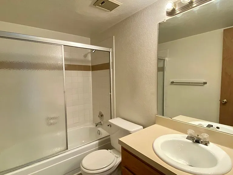 551 W Prentice Ave — Photo 10