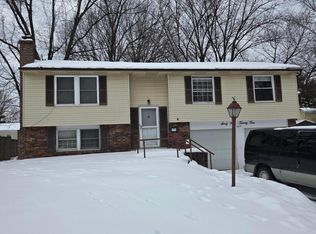 6425 Deer Ridge Ln, Columbus, OH 43229