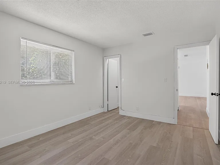 615 NE 26th St #7 — Photo 9