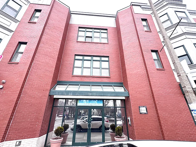 323-329A Centre St #306 — Photo 7