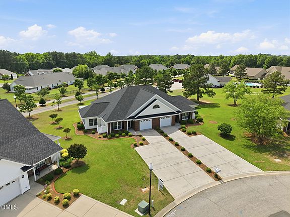 3rd image of 150 Glenalmond Ct