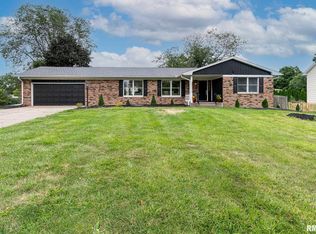 2333 Windsor Dr, Davenport, IA 52807