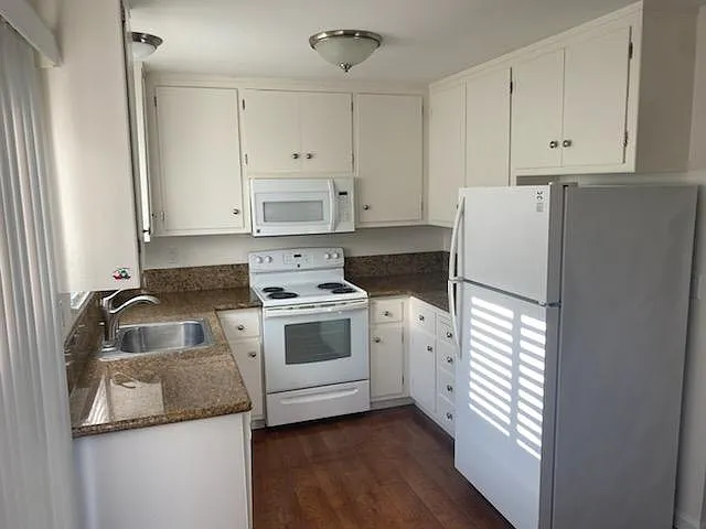 2 bed, 930 sqft, $3,800 — Photo 1