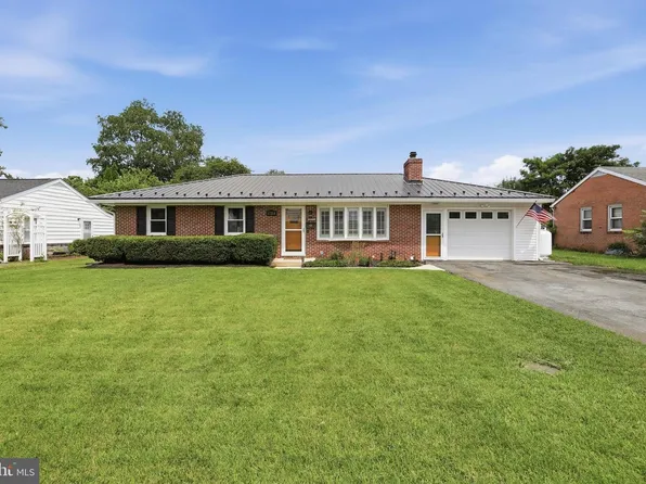 17318 Ontario Dr, Hagerstown, MD 21740