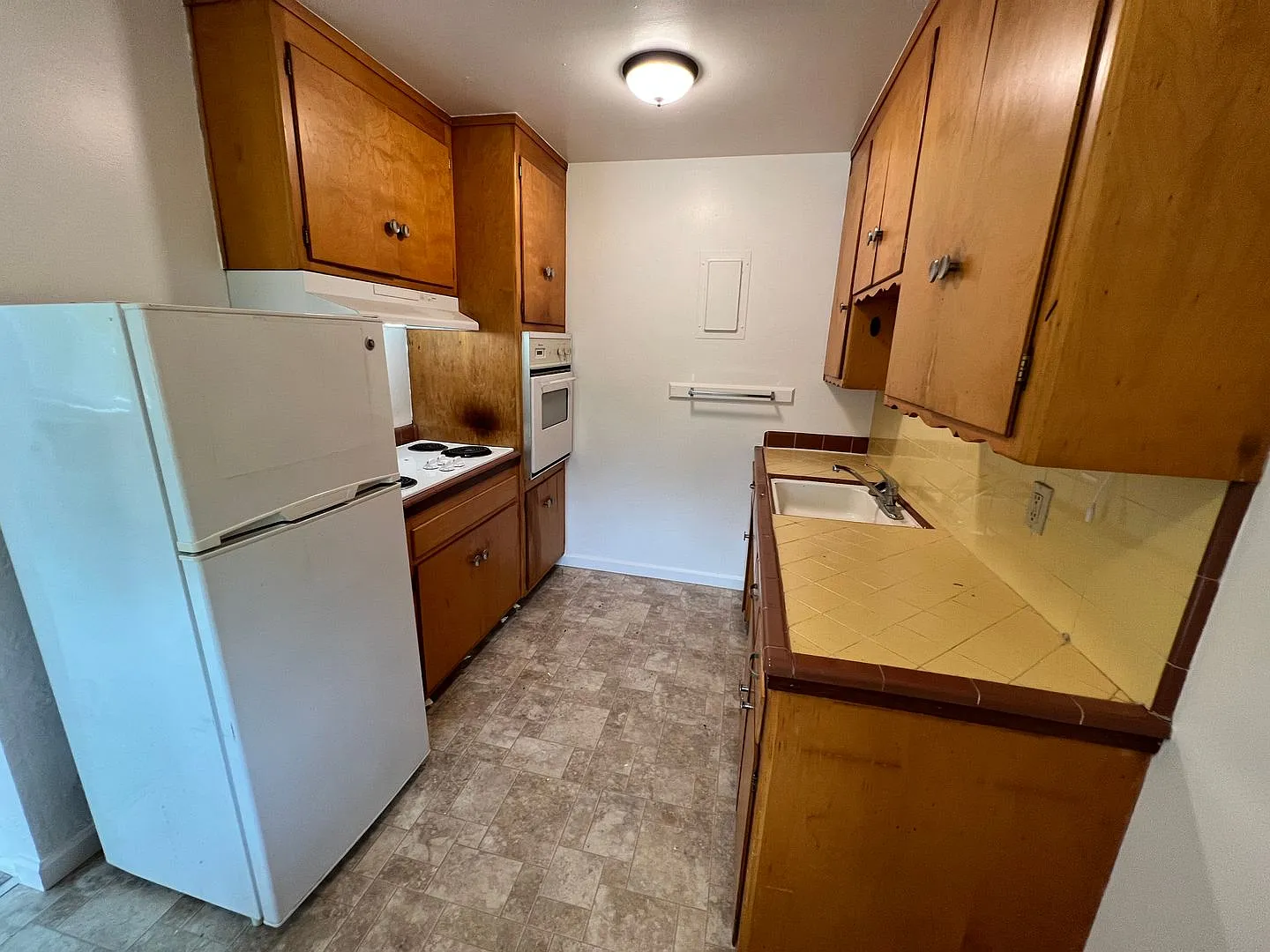 2550 27th Street - Apts — Photo 4
