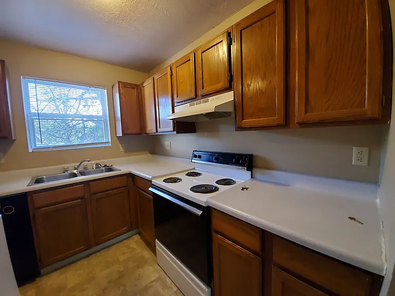 149 E Willow Ct — Photo 6
