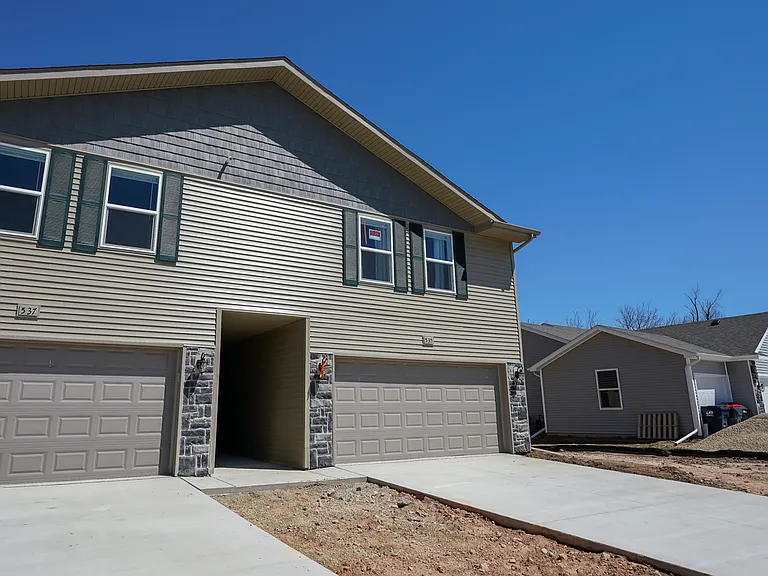 619 McKay Way — Photo 2