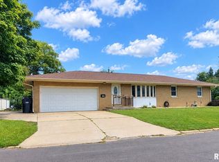 1526 Glendale Ave, Pekin, IL 61554