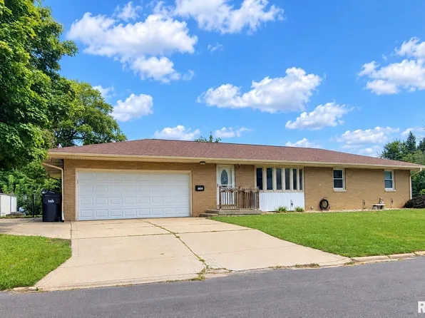 1526 Glendale Ave, Pekin, IL 61554