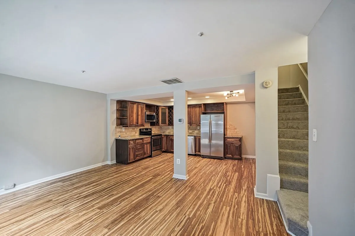 3 bed, 2.5 bath, 1440 sqft, $2,500 — Photo 3
