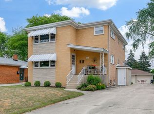 561 N Yale Ave, Villa Park, IL 60181