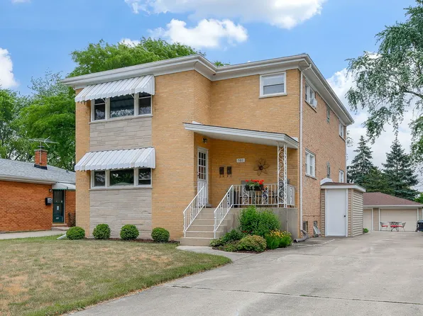 561 N Yale Ave, Villa Park, IL 60181