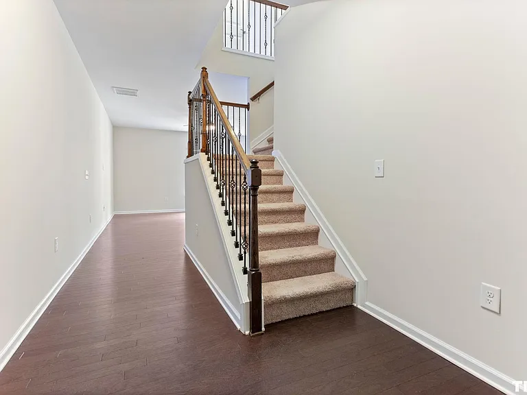 224 Lynchwick Ln — Photo 7