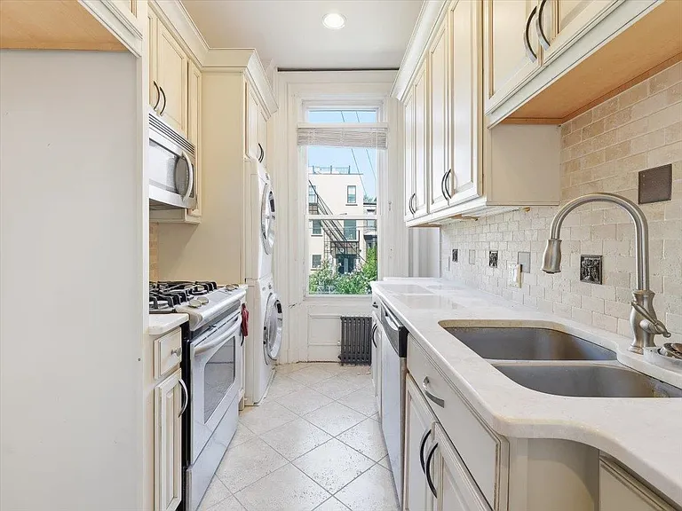 1034 Park Ave #2 — Photo 8