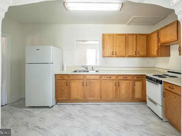 401 W Washington St — Photo 4