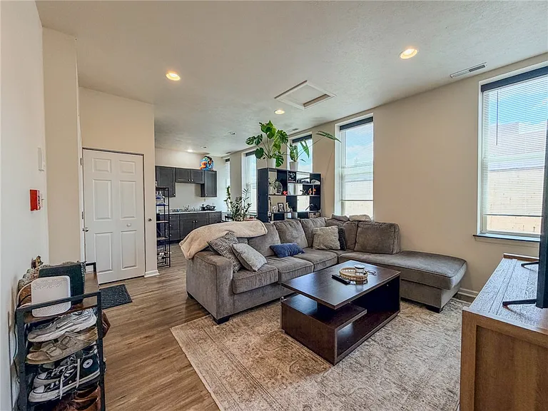 137 N Main St #B — Photo 3