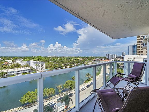 4th image of 2457 Collins Avenue #1006