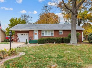 816 Pardee Rd, Godfrey, IL 62035