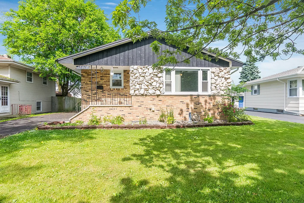17010 Community St photo 1