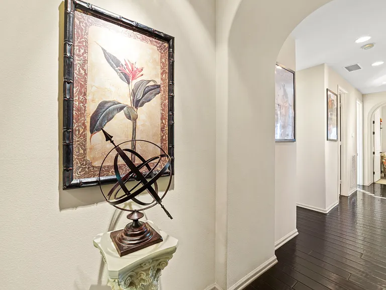 52540 Vino — Photo 27
