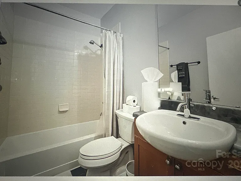 946 E 8th St #946 — Photo 27