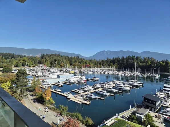 1777 Bayshore Dr #803, Vancouver, BC V6G 3H2