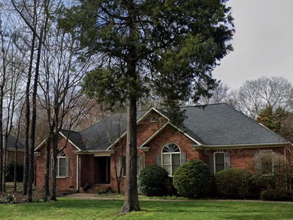 Quiet, well-maintained neighborhood home exterior