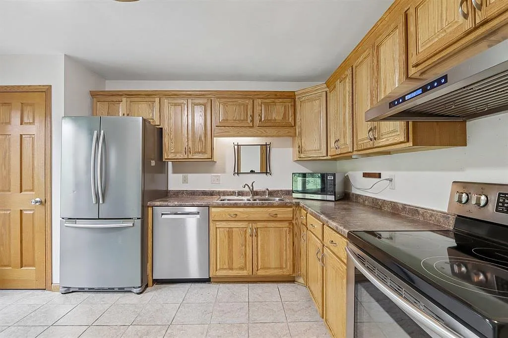 2 bed, 1.5 bath, 1306 sqft, $1,500 — Photo 3