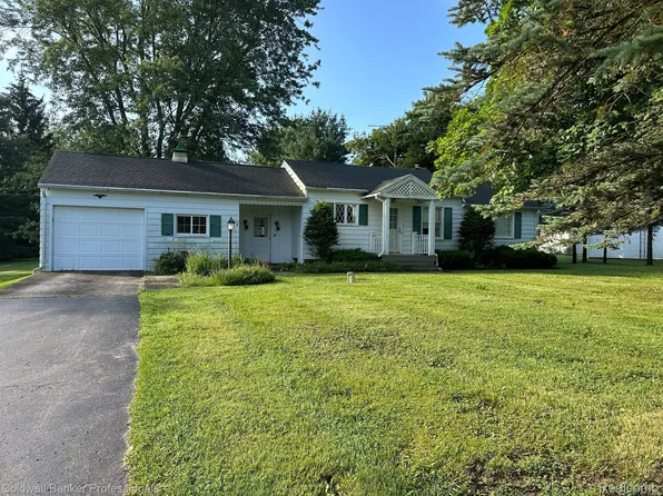5883 Davison Rd, Lapeer, MI 48446