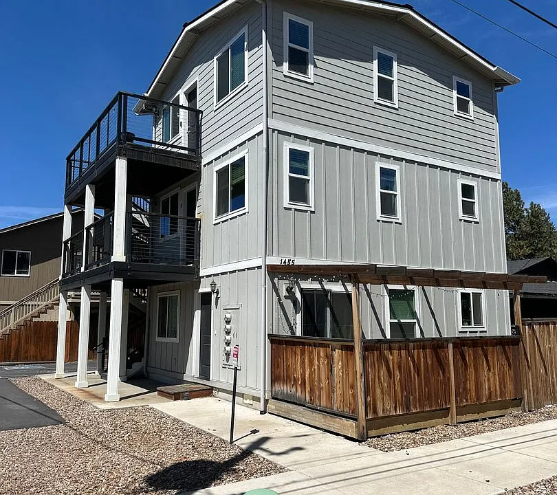 8th St., 1455 NW - 01455-08TH