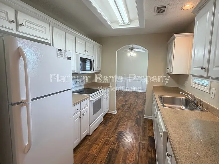 105 Platte St — Photo 11