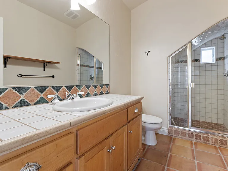6362 Broadway Ter — Photo 32