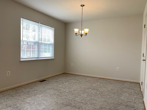 5th image of 101 Merrill Ct