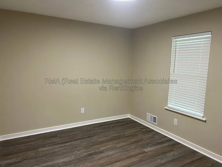 1240 Ellis Rd — Photo 3