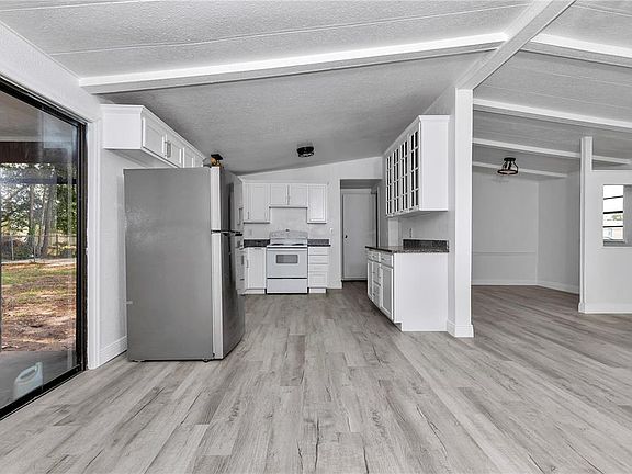 3rd image of 6741 SW 84th St