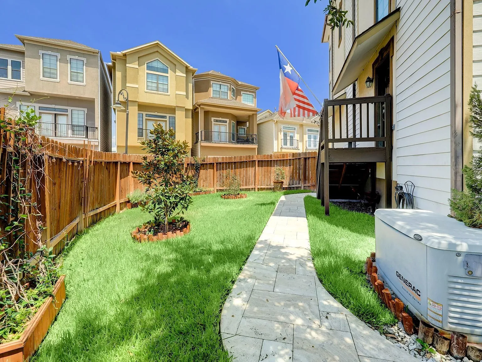 3 bed, 3.5 bath, 2151 sqft, $3,300 — Photo 2