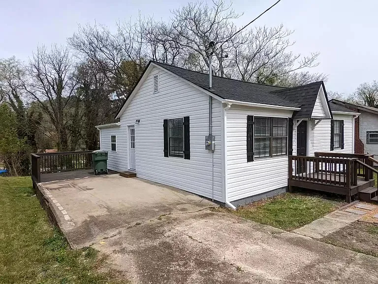 611 Shannon Ave — Photo 2