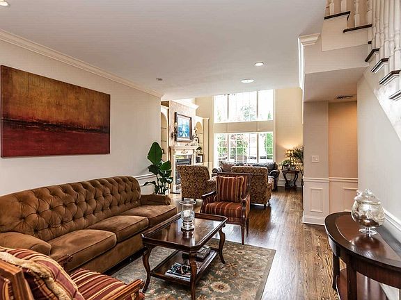 3rd image of 70 Nursery St