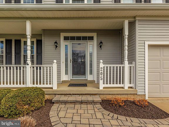 5th image of 205 Creek Walk Dr