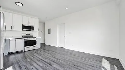 2 bed, 650 sqft, $2,100 — Photo 3