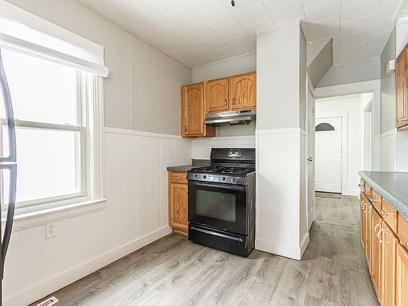 5th image of 171 Mohawk St