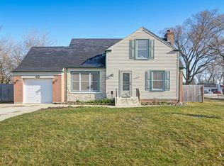 102 Algonquin Rd, Clarendon Hills, IL 60514