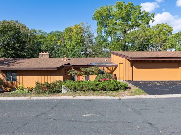 8772 Walton Oaks Dr, Bloomington, MN 55438